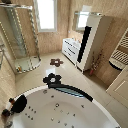 Avec Piscine Privee Varè